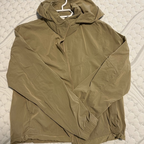 Lululemon lightweight hooded jacket - Picture 2 of 6
